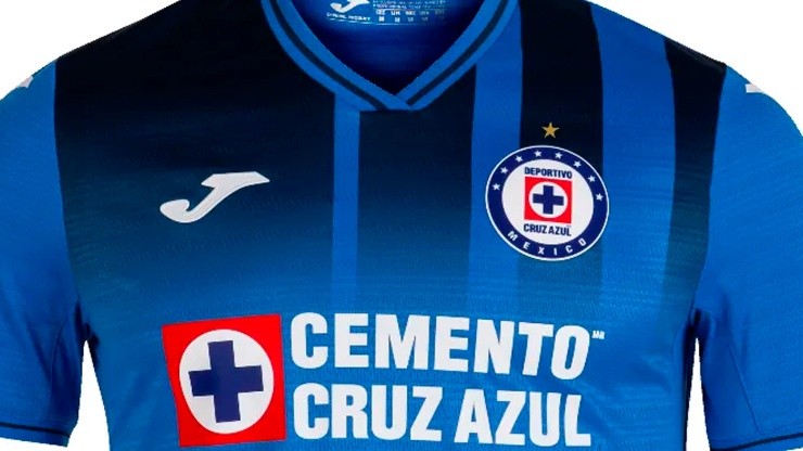 Playera de local de Cruz Azul temporada 2021-2022.