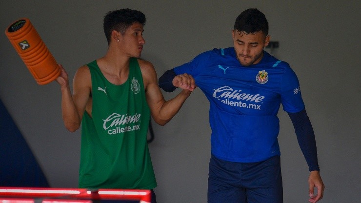 Uriel Antuna y Alexis Vega fueron compañeros en Chivas.