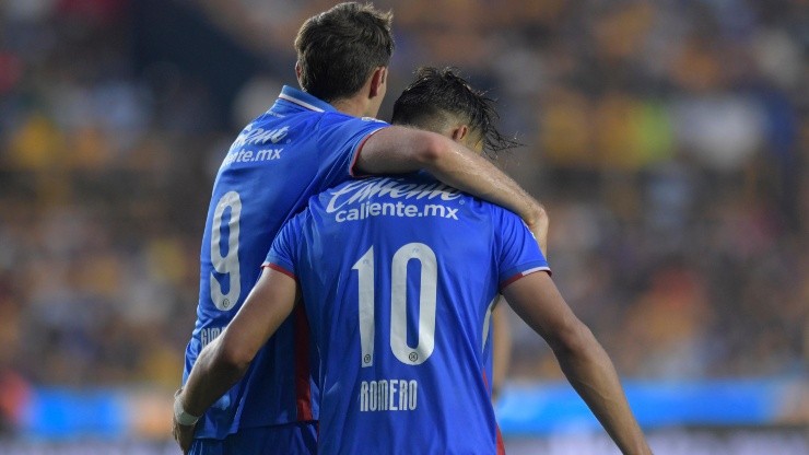 Santi Giménez y Ángel Romero anotaron en el triunfo de Cruz Azul.