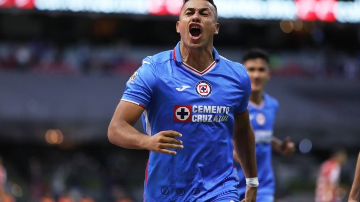 Morales marcó su primer gol con Cruz Azul en la Liga MX el 30 de julio de 2022.