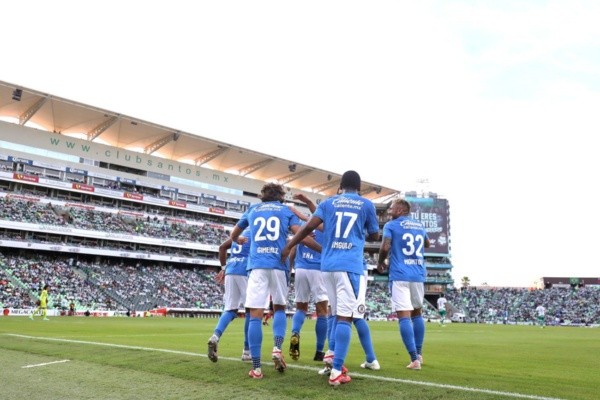 Cruz Azul en el duelo ante el Santos 